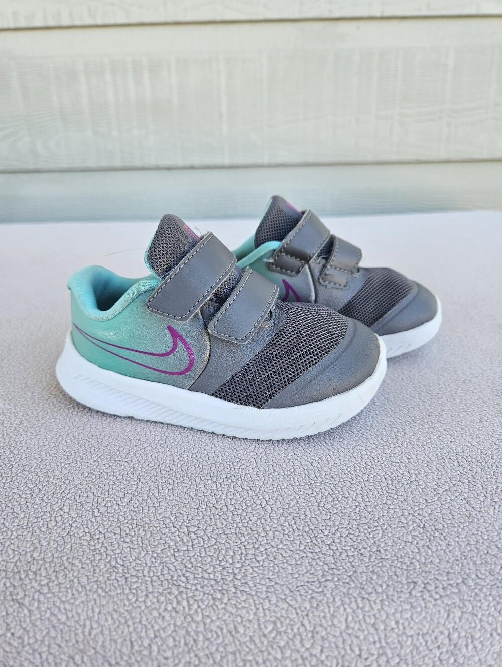 Nike Star Runner 2 Athletic Sneaker Toddler SZ 6C Grey Hook & Loop CT3609-001